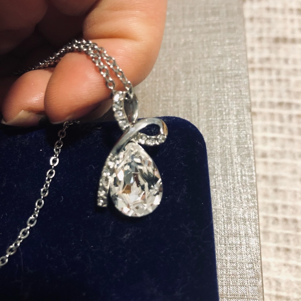 Pretty necklace - Picture 3 of 5